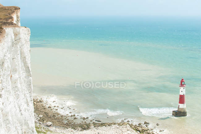 Vista panorámica del faro de Beachy Head, Eastbourne, Inglaterra, Reino Unido - foto de stock