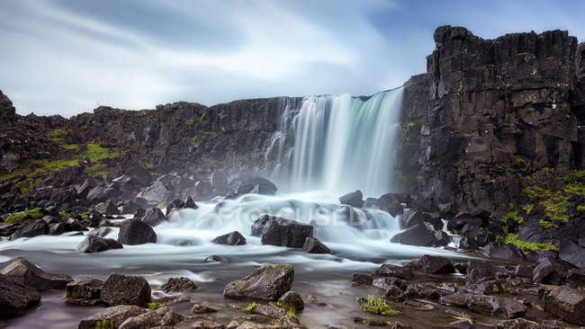 Vue panoramique sur la cascade d'Oxararfoss, Thingvellir, Islande — Photo de stock