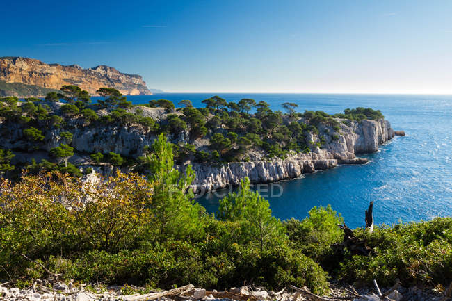 Vue panoramique sur les falaises des Calanques, Cassis, Côte d'Azur, France — Photo de stock