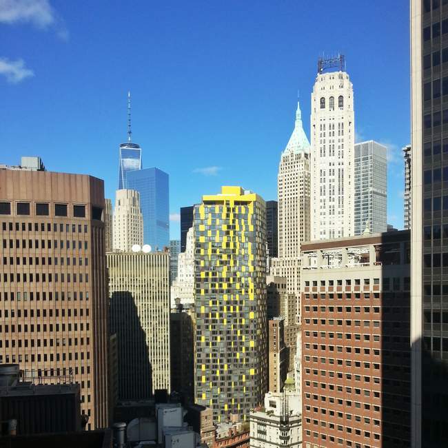 Vista panorámica de los rascacielos del distrito financiero, Manhattan, Nueva York, EE.UU. - foto de stock