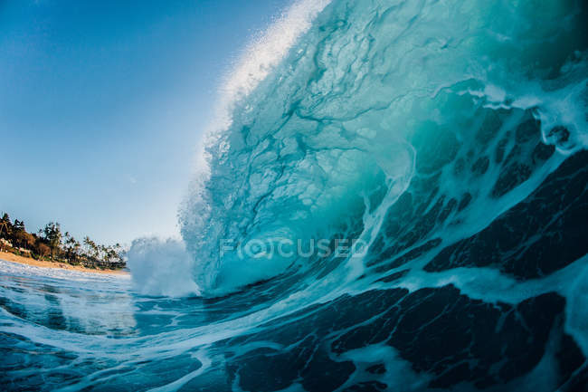 Vista panoramica di bella onda blu — Foto stock