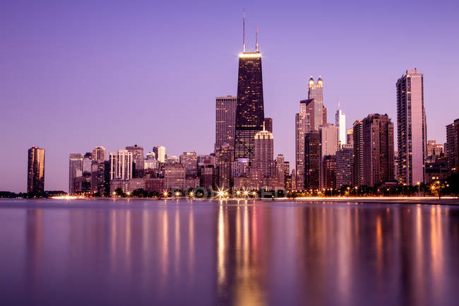 Живописный вид на Чикаго Скайлайн, Иллинойс, Америка, США — стоковое фото