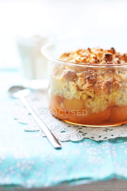 Close-up of a bowl of apricot crumble on napkin — Stock Photo