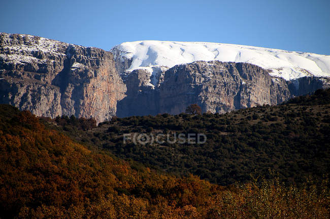 Vista panorâmica das montanhas cobertas de neve, Epiros, Grécia — Fotografia de Stock