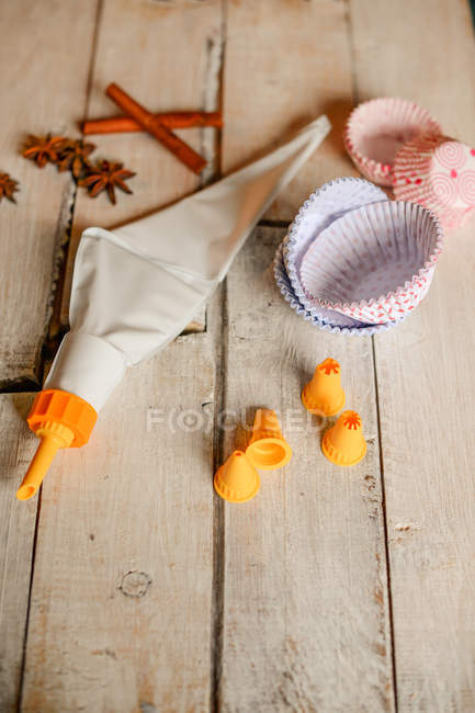 Cake decorating equipment on a wooden table — Stock Photo