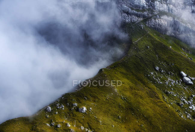 Bela vista no monte nebuloso Pilatus, Obwalden, Suíça — Fotografia de Stock