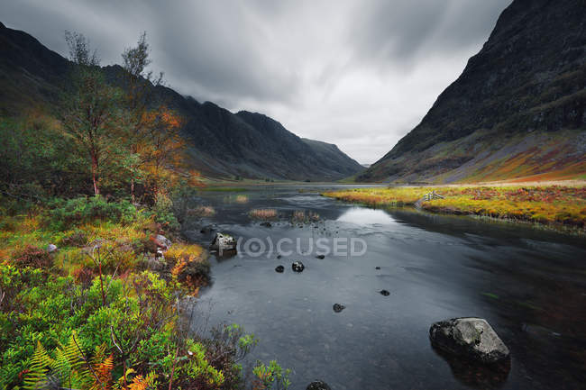 Scenic view of river and mountain landscape, Ballachulish, Glencoe, Scotland, UK — Stock Photo
