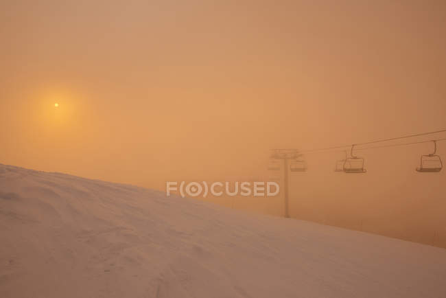 Мальовничий вид на лижних підйомників на захід сонця, Falls Creek, Вікторія, Австралія — стокове фото