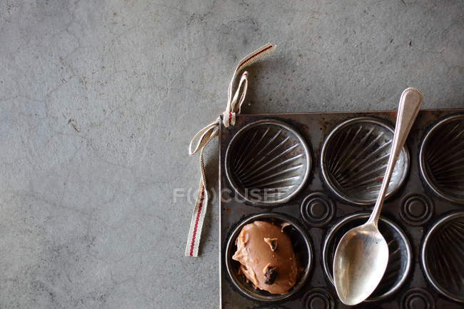 Chocolate madeleine cake mixture in baking tray — Stock Photo