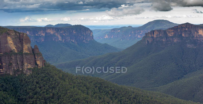 Vista panorámica del paisaje de las montañas azules, Sydney, Australia - foto de stock