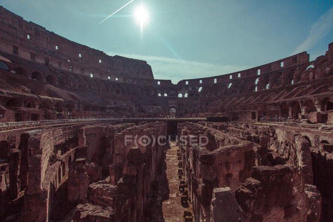 Vista panorámica del Coliseo Romano, Roma, Italia - foto de stock