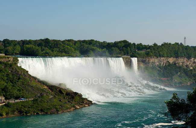 Malerischer Blick auf majestätische Niagarafälle von amerikanischer Seite, amerikanische Niagarafälle — Stockfoto