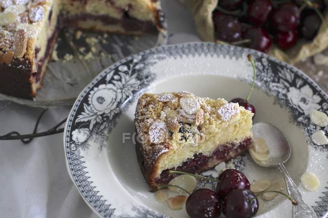 Cherry dessert topped with almonds and fresh cherries — Stock Photo