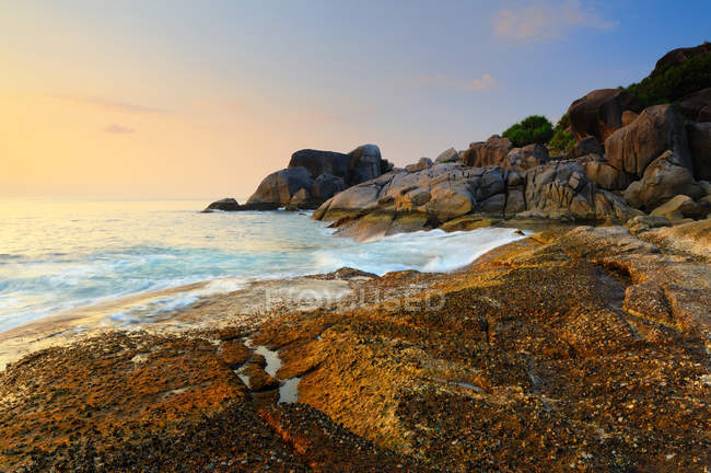 Tailandia, Hermoso paisaje marino de la costa de la isla Similan - foto de stock
