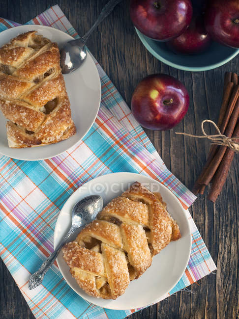 Top view of yummy apple pies on rustic wooden table — Stock Photo
