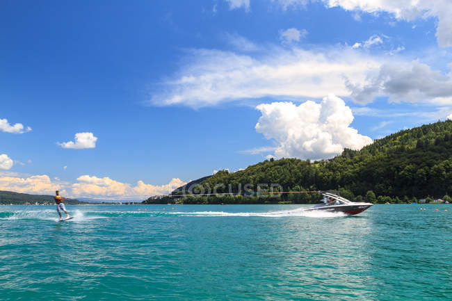 Scenic view of male waterskiing sportsman, Austria — Stock Photo