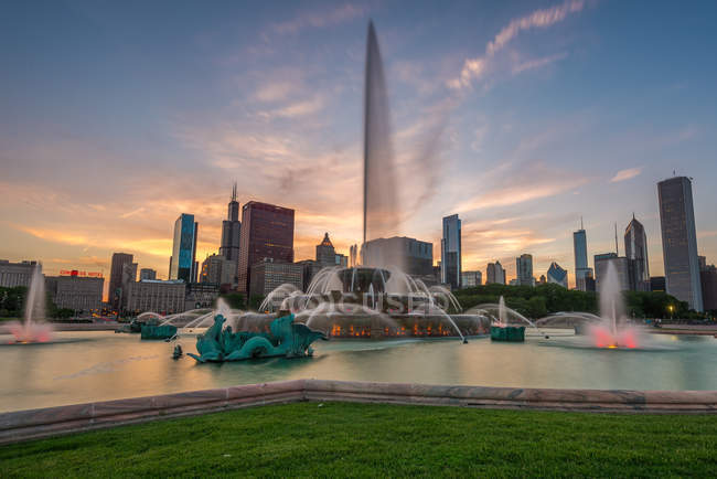 Vista panoramica sullo skyline di Chicago al tramonto, Illinois, USA — Foto stock