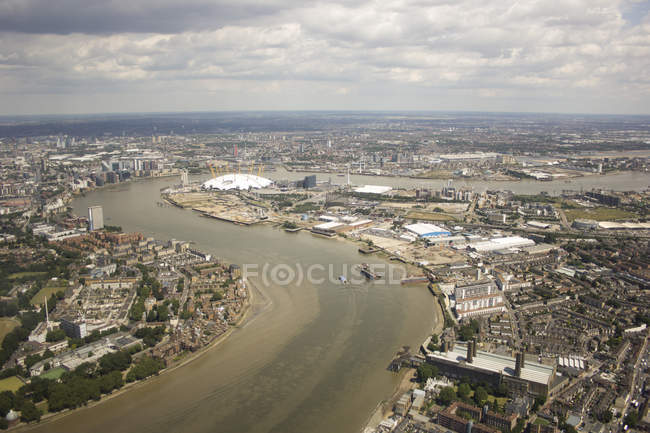 Vue aérienne de l'O2 Arena et de la péninsule de Greenwich, Greenwich, Londres, Royaume-Uni — Photo de stock