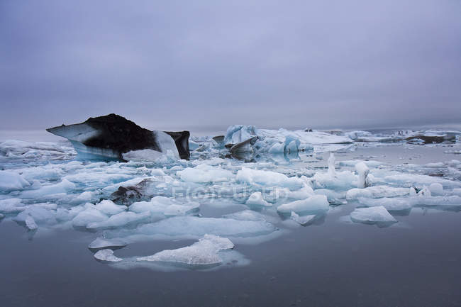 Живописный вид на льдины, Исландия — стоковое фото