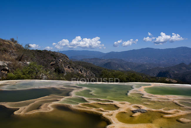 Vista panorámica de la hermosa Hierve el agua, Oaxaca, México - foto de stock