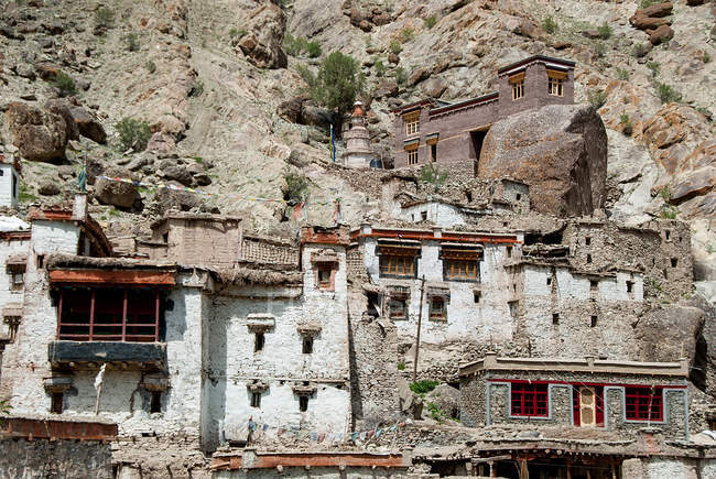 Facades of mountainside houses, India, Jammu and Kashmir, Leh — Stock Photo