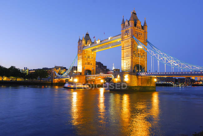 Мальовничий вид на Золотий час Тауерського моста, Лондон, Великобританія — стокове фото