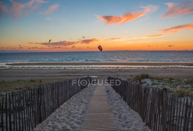 Frankreich, aquitane, mont-de-marsan, malerischer Blick auf den Strandweg — Stockfoto