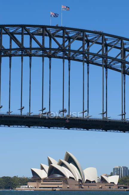 Vue panoramique sur l'opéra et le pont portuaire de Sydney, Sydney, Australie — Photo de stock