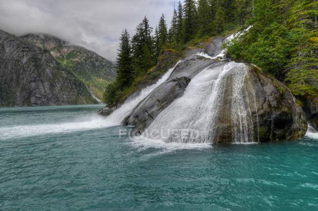 Estados Unidos, Alaska, Juneau, Tongass National Forest, Ice Falls in Tracy Arm Fjord - foto de stock