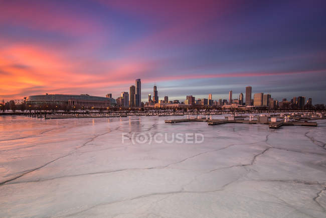 Downtown skyline seen from frozen lake at sunset, Northerly Island, Chicago, Illinois, USA — Stock Photo