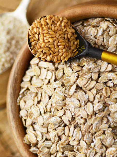 Elevated view of organic rolled oats and linseeds — Stock Photo