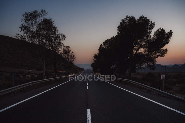 Vista panoramica della strada statale al tramonto — Foto stock