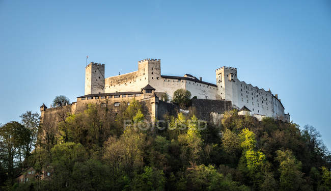 Vista panorámica de la fortaleza medieval Hohensalzburg, Salzburgo, Austria - foto de stock