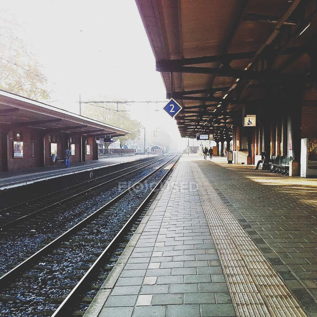 Railroad platform and walking people in Bussum, Netherlands — Stock Photo