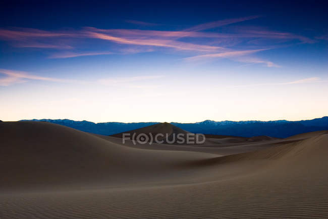 Scenic view of sand dunes at sunset — Stock Photo
