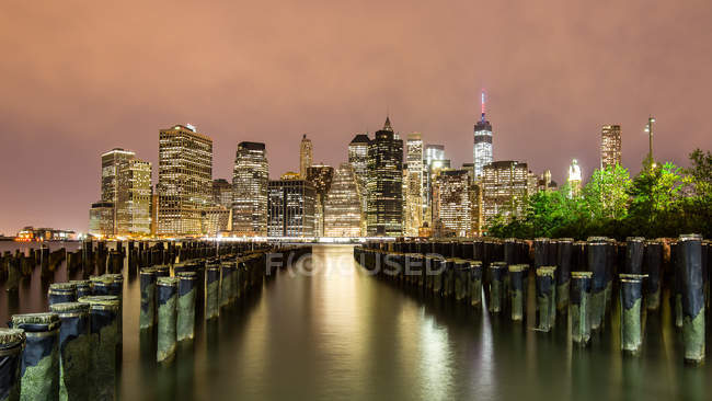 Vista panoramica di Lower Manhattan di notte, New York, USA — Foto stock