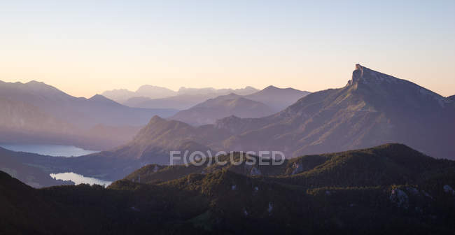 Австрия, Зальцбург, живописный пейзаж с горами — стоковое фото