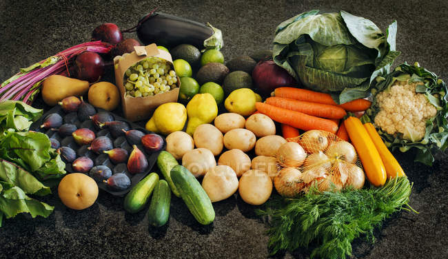 Frisches Gemüse und Obst — Stockfoto