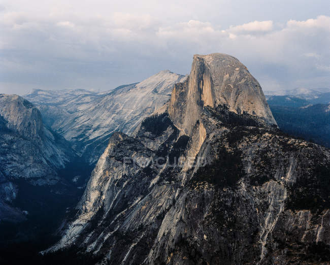 Beautiful rocky mountains landscape — Stock Photo