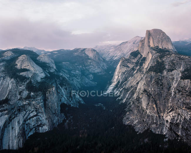 Beautiful rocky mountains landscape — Stock Photo