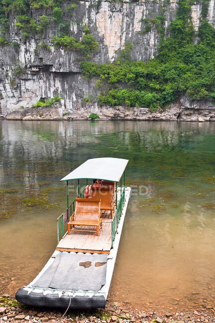 Bamboo raft in Li River, Guilin - Yangshou China — Stock Photo