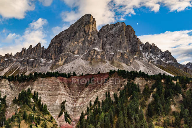 Мальовничий вид Пассо делле Ербе, Доломітові Альпи, Італія — стокове фото