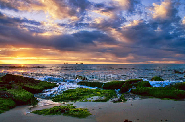 Мальовничий вид на пляж Бернс на заході сонця, Перт, Західна Австралія, Австралія — стокове фото