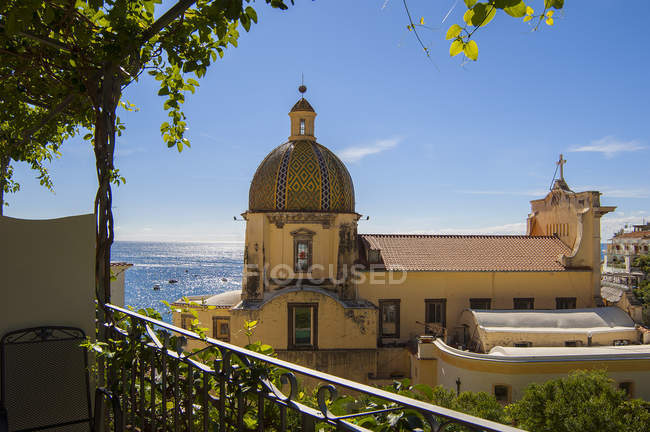 Vista panoramica sulla Chiesa, Positano, Costiera Amalfitana, Italia — Foto stock
