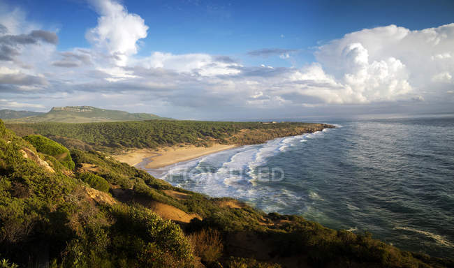 Vista panorâmica da Praia de El Canuelo, Bolonia, Cádiz, Andaluzia, Espanha — Fotografia de Stock