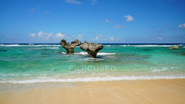Scenic view of The Heart Rock, Kouri Jima, Okinawa, Japan — Stock Photo
