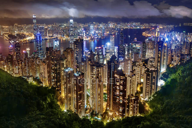 Arranha-céus, Victoria Harbor, Kowloon e Ilha de Hong Kong, Hong Kong, China — Fotografia de Stock