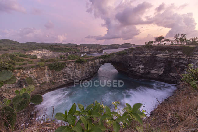 Vista panorâmica de Broken Beach, Nusa Penida Island, Bali, Indonésia — Fotografia de Stock