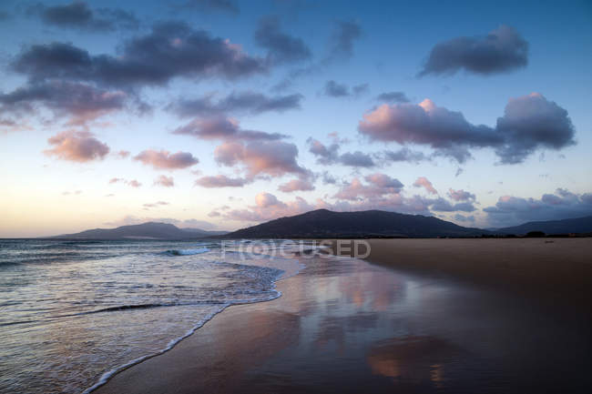 Vue panoramique sur la plage de Los Lances, tarifa, Cadix, Andalousie, espagne — Photo de stock