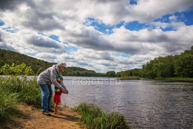 Grandfather fishing with his granddaughter — Stock Photo